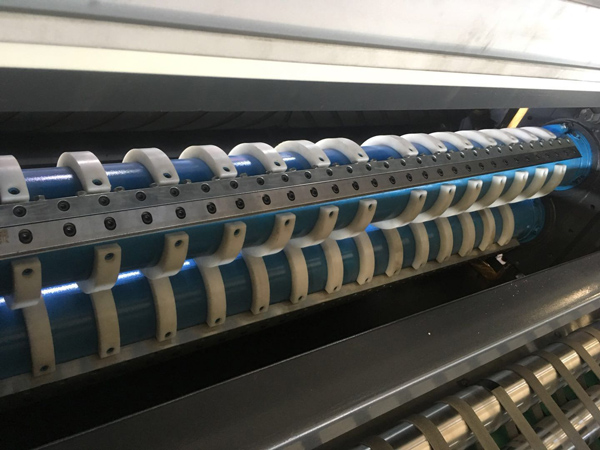 Goodrive100和DA200在卷筒纸螺旋式双刀分切机上的应用